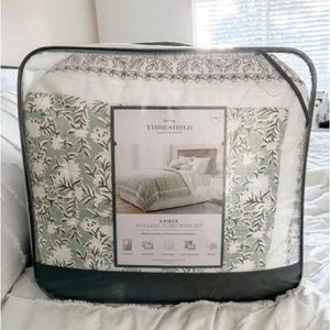 Threshold - 8 Piece King Size Comforter Set